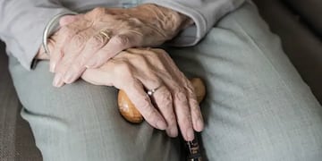 Una mujer de 68 años está desde las 11 de la mañana en un bar en Rosario.
