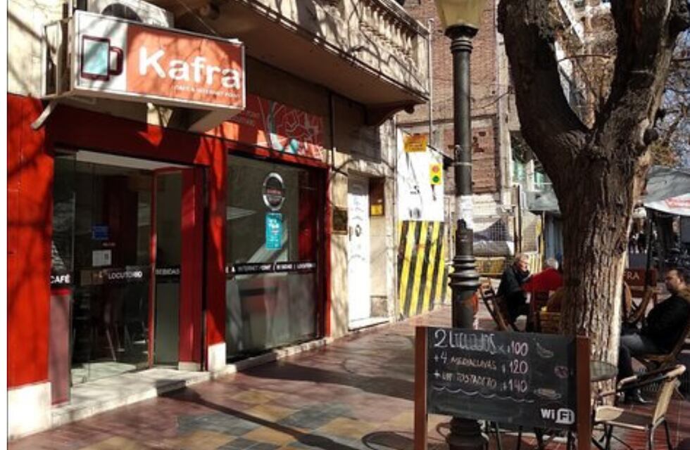 Un local de Mendoza colocó carteles muy particulares y sus clientes los viralizaron