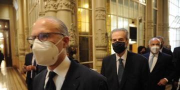 Lo ministros al momento de ingresar al recinto. Foto: Federico López Claro.