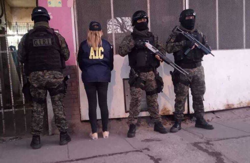 Operativo antidrogas en Santa Fe: hallaron lingotes de oro y 400 mil dólares