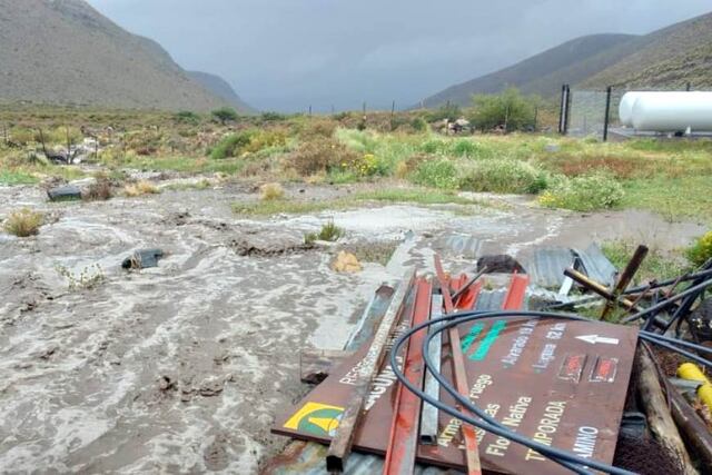 Solicitan a la gente no circular por caminos de montaña ni estar a la vera de río y arroyos hasta que pase el alerta de tormentas.