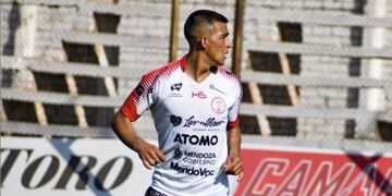 Luciano Rosales (Huracán Las Heras) fue estfado en Paraguay y no pude regresar a la Argentina al igual que Renzo Prospite, el otro jugador mendocino.