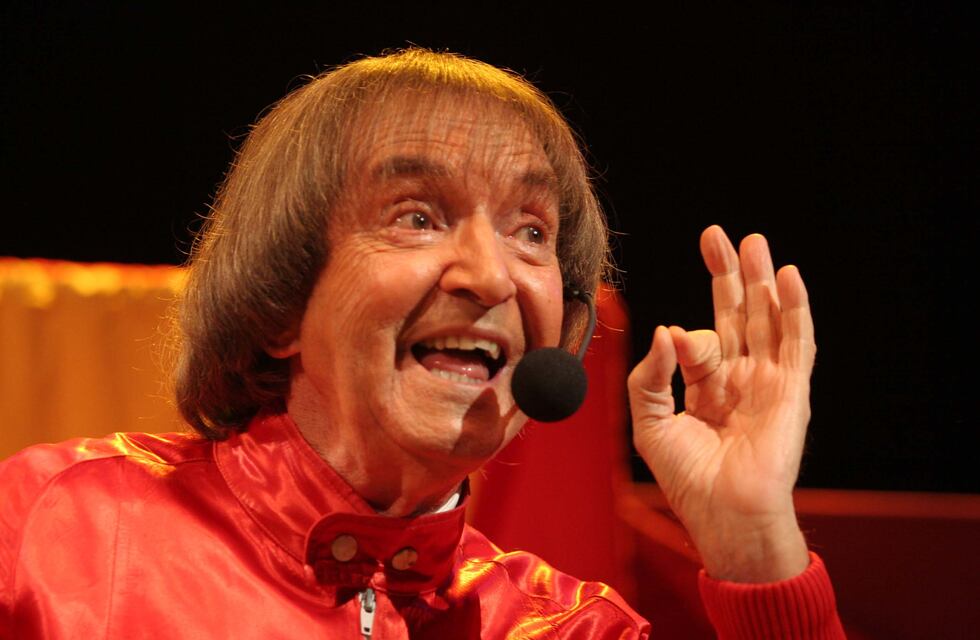 El último adiós a Carlitos Balá: sus restos ya descansan en el panteón de los actores del cementerio de Chacarita