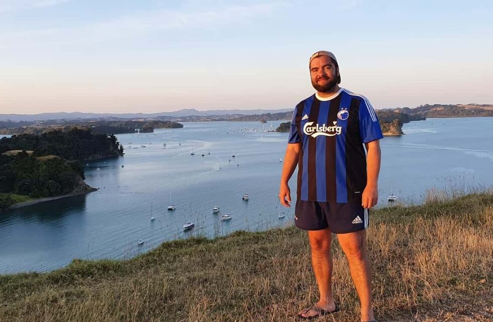 Es mendocino, se mudó a Nueva Zelanda y creó su propia y exitosa compañía teatral en español