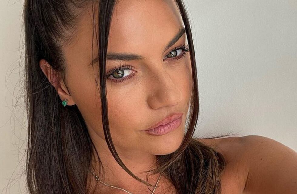 Después de enterarse de que su novio le fue infiel, Sofía Jujuy Jiménez se la jugó en las redes con una foto en microbikini