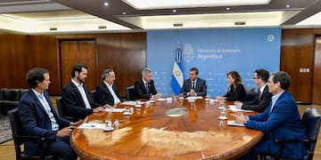 Sergio Massa y representantes de petroleras.