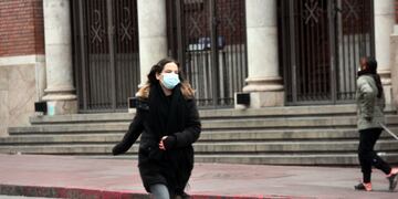 Mucho frío en el comienzo del invierno. Poco movimiento en las calles por el feriado. (Pedro Castillo/ La Voz)