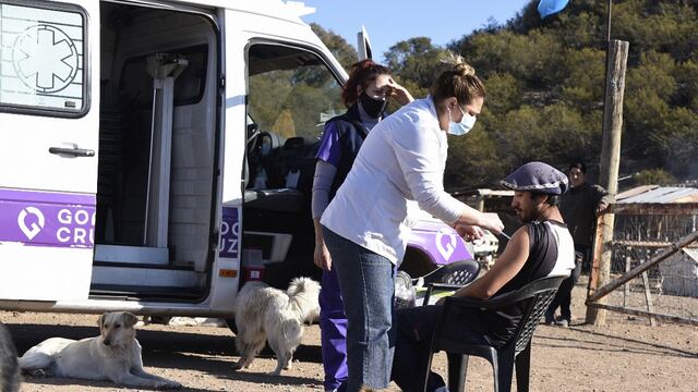 El móvid de Salud de la Municipalidad de Godoy Cruz continuará recorriendo los puestos de la zona de Dique Maure para vacunar contra el Covid-19. Gentileza GC