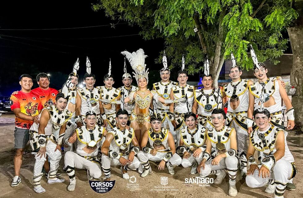 Desfilaron las comparsas "Profesia", "Samba Total", "Libertad" y "Aimará