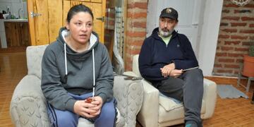 Verónica Barreto y Juan Muñoz, recibieron una notificación policial en la que se afirmaba que su hijo Ian, había participado de una fiesta clandestina en Jacobacci.