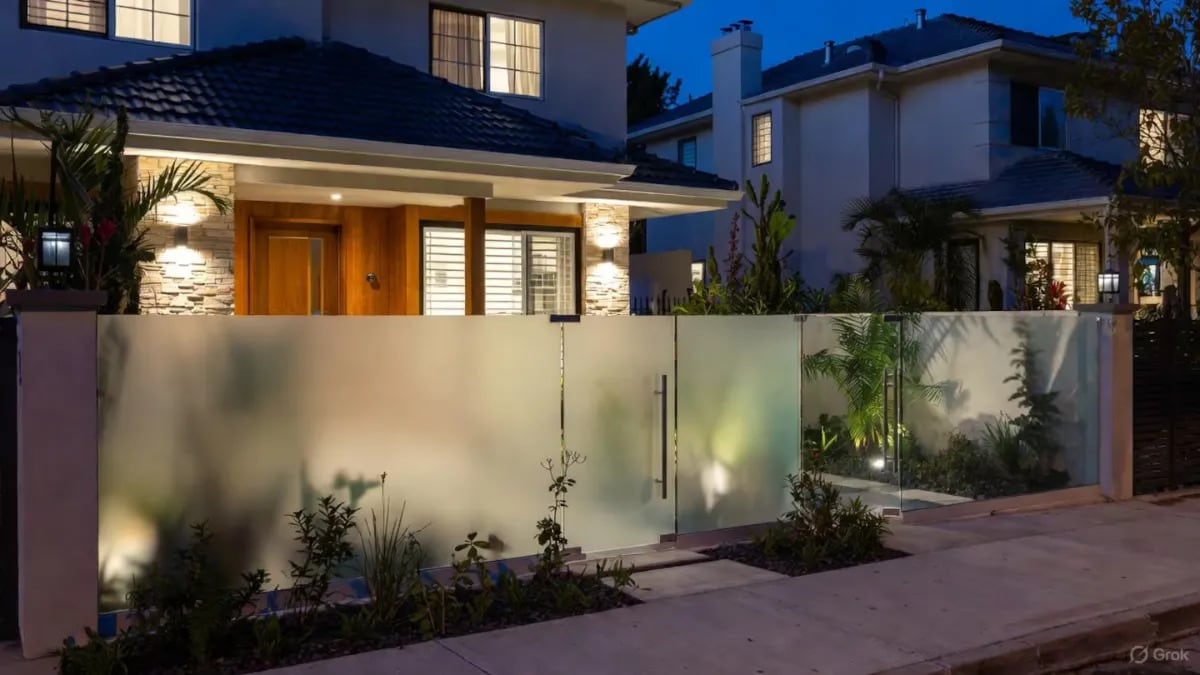 Cuál es la nueva tendencia para el frente de las casas que desplazó a las rejas clásicas