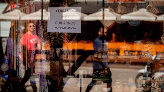 Cerrado. Imagen repetida en casi todos los comercios. (La Voz)