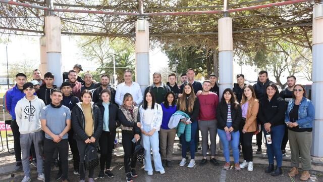 Luis Castellano distinguió a los jóvenes que se sumaron a la oferta laboral de Rafaela