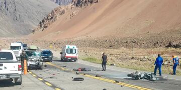 Una pareja de motociclistas fallecieron en la tarde del domingo cuando bajaban de Alta Montaña.