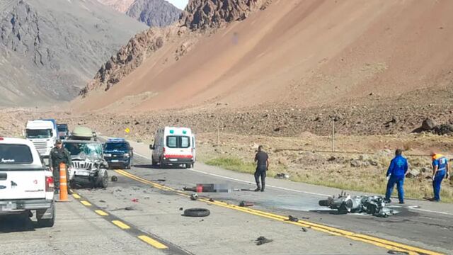 Una pareja de motociclistas fallecieron en la tarde del domingo cuando bajaban de Alta Montaña.