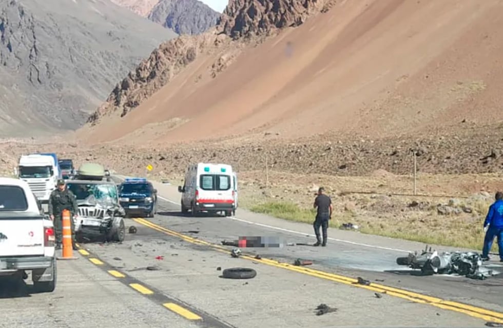 Trágico accidente en Mendoza: una pareja de motociclistas murió en un choque en Alta Montaña