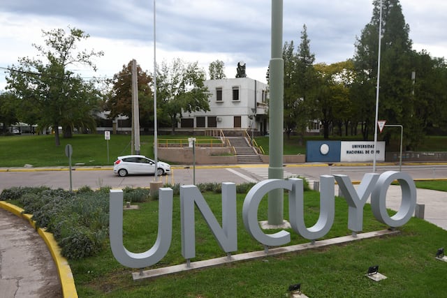 Los docentes universitarios mendocinos y la difícil lucha contra la inflación; pero el alivio por el convenio de trabajo y las condiciones laborales.