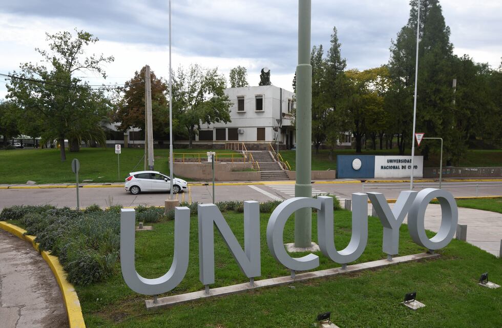 Docentes universitarios mendocinos celebran su día, entre el esfuerzo diario y la lucha contra la inflación