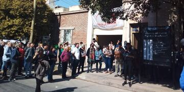 Decenas de personas presenciaron el acto en la casa ubicada en barrio Observatorio.