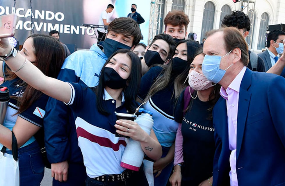 Bordet anunció la suba de las becas estudiantiles un 50%