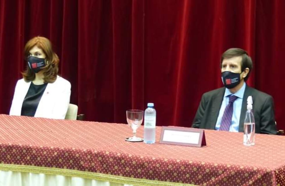 La UNT tuvo la primera colación de Grado presencial del 2020