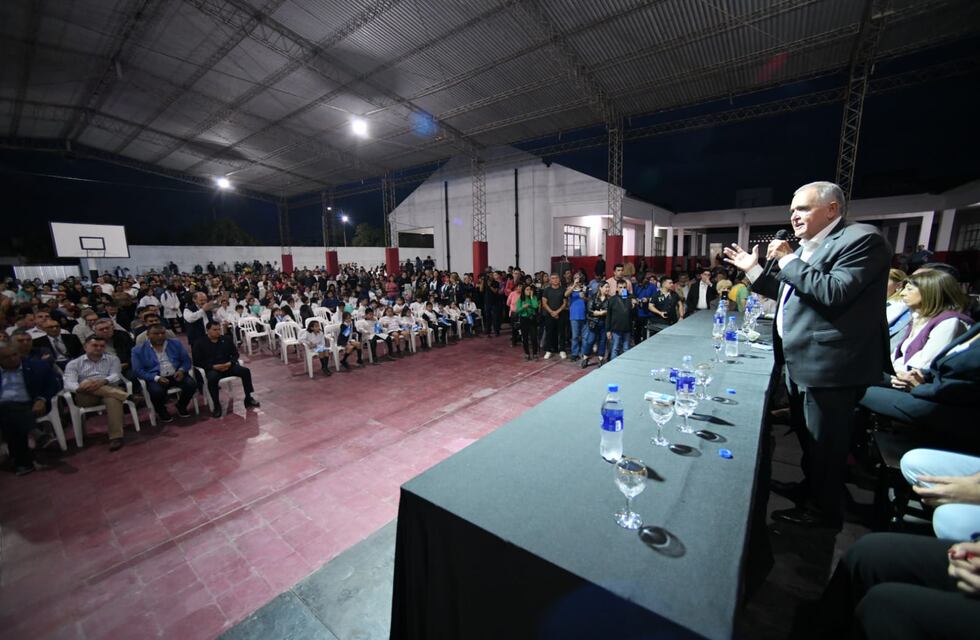 “Cumplimos con nuestra palabra”: Jaldo reabrió una escuela en Aguilares