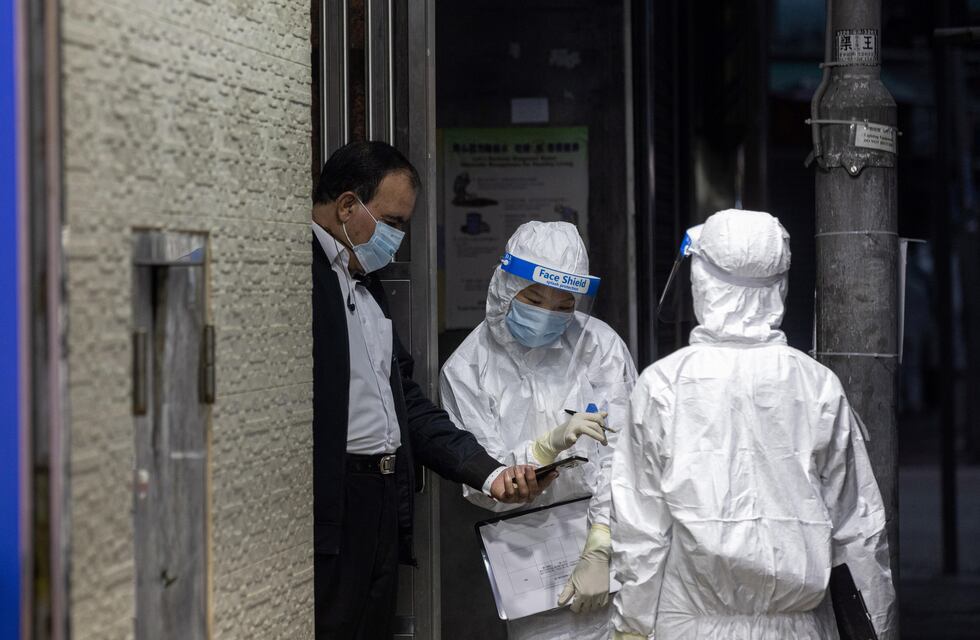 Dos ciudades chinas ya exigen tests anales de coronavirus a los llegados del extranjero