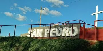 Vandalismo en el cartel de entrada de San Pedro