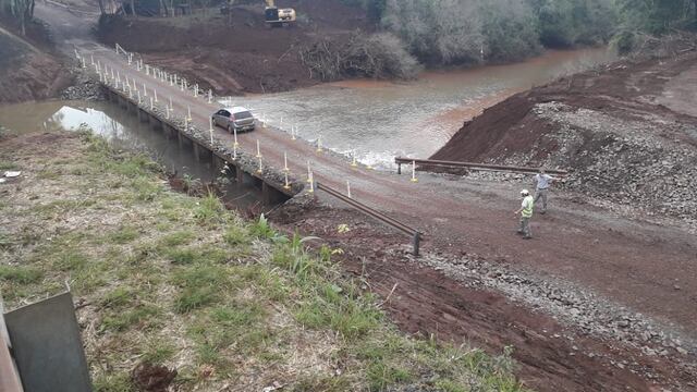 Desvío en Ruta Provincial N° 2 debido al aumento del caudal del arroyo Pindaytí.