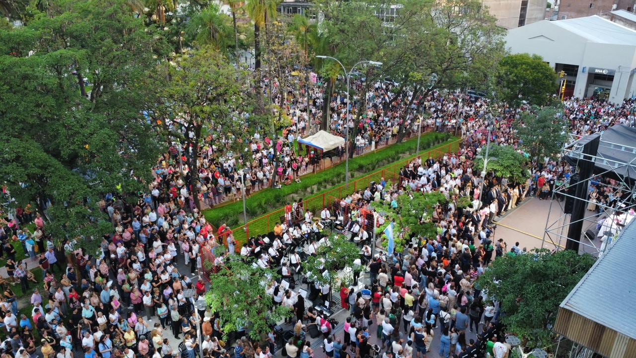 Más de 20 mil fieles en Concepción: misa, procesión y presencia del gobernador.