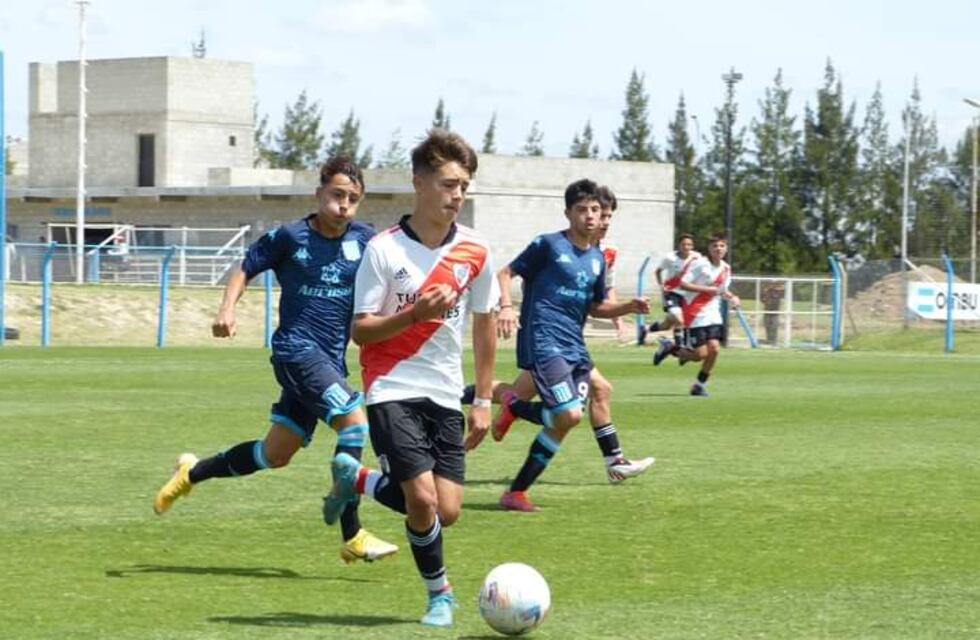 Ignacio Pollano Aimar de Arroyito, campeón con la novena de River Plate en el Torneo de AFA