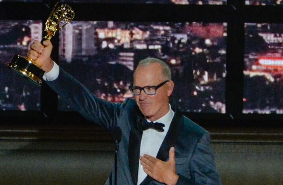 Michael Keaton ganó su primer Emmy a los 70 años y se robó el momento más emotivo de la noche