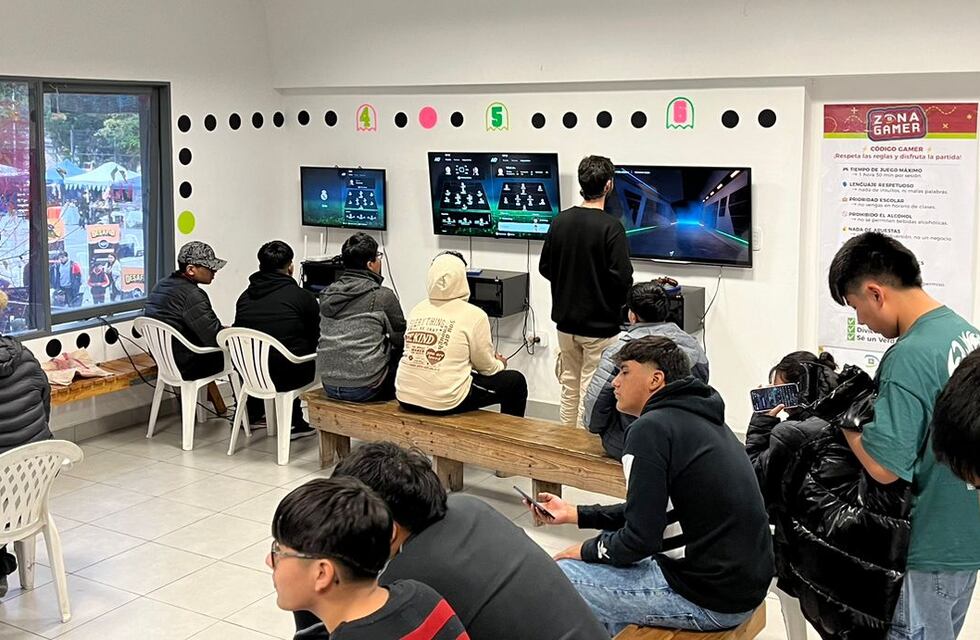Los deportes electrónicos coparon el parque San Martín, en la capital jujeña