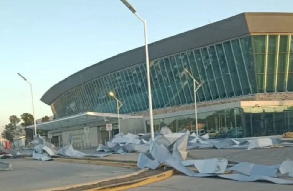 Continúan los fuertes vientos en Chubut: se voló el techo de un aeropuerto y se suspendieron las clases