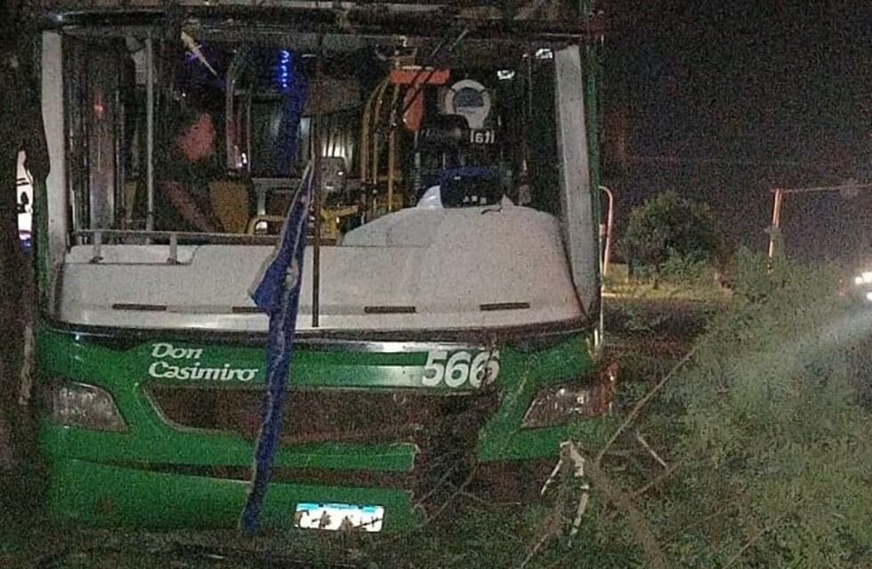 Posadas: colectivo urbano protagonizó un accidente de tránsito y la empresa responsabilizó al chofer