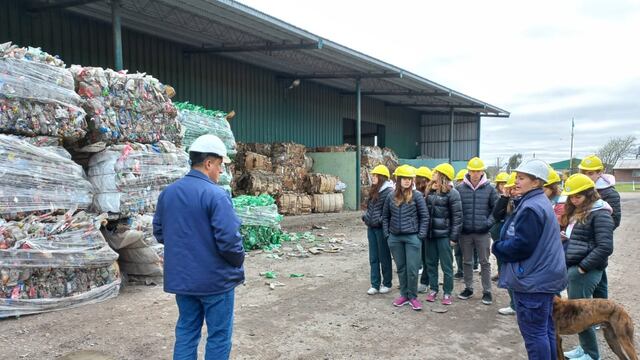 Alumnos del Colegio Jesús Adolescente visitaron la Planta de Separación de Residuos Sólidos Urbanos de Tres Arroyos
