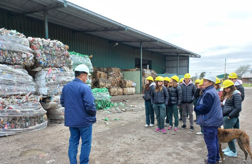 Alumnos del Colegio Jesús Adolescente visitaron la Planta de Separación de Residuos Sólidos Urbanos de Tres Arroyos