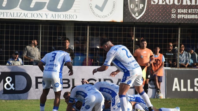 Todo alegría: la Crema volvió a ganar de local y quedó segundo en la zona