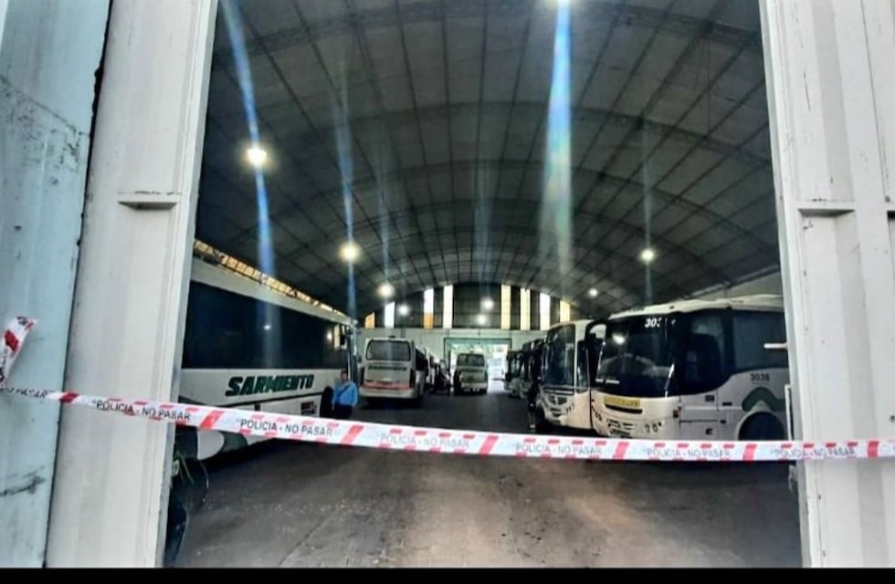 Tragedia en Cosquín: un chofer de colectivo hizo marcha atrás y mató a un compañero