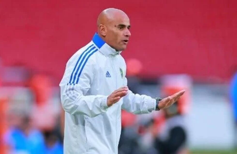 El DT del plantel femenino de Boca, Jorge Martínez, fue denunciado por abuso sexual