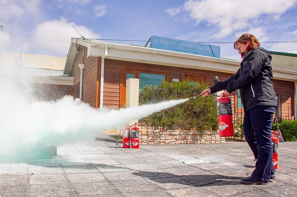 La Municipalidad de Río Grande capacitó al personal para fortalecer la prevención y la seguridad en los distintos espacios municipales.