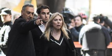 La jueza María Eugenia Capuchetti y el fiscal Carlos Rívolo durante la investigación del atentado contra Cristina Kirchner