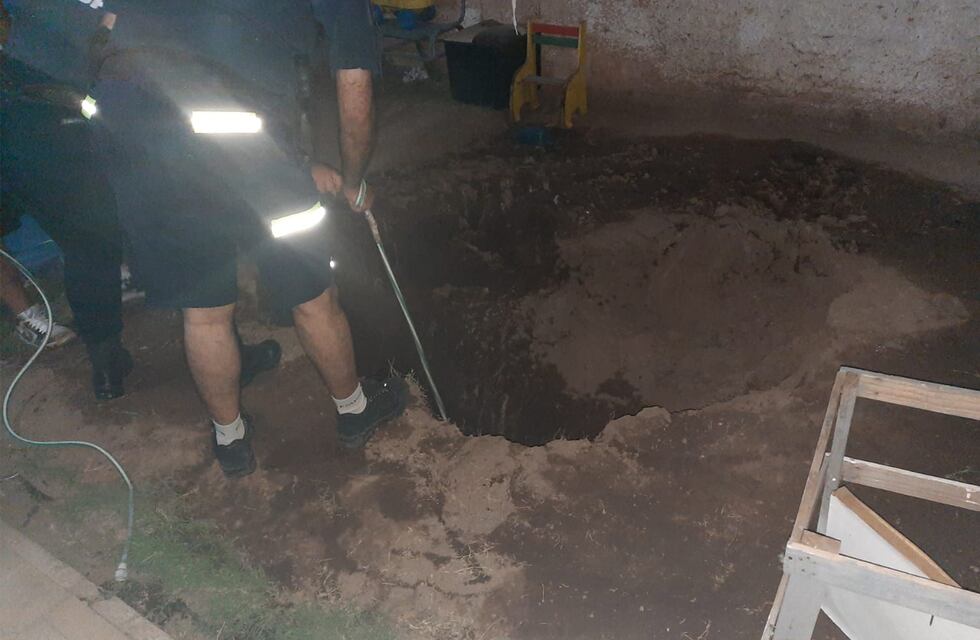 Córdoba: dramático rescate de una beba que se cayó a un pozo negro