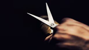 Cómo es el ritual con tijeras para atraer buena suerte.