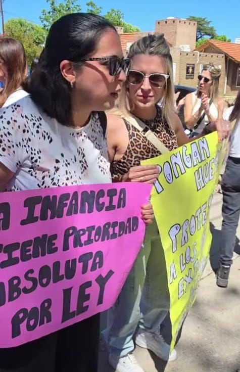 Familias reclamaron avances en la causa por presuntos abusos vinculados a un jardín de Carlos Paz. Gentileza: Encuentros vcp