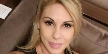 Mónica Farro impactó al posar frente al espejo con un minivestido / Foto: Instagram