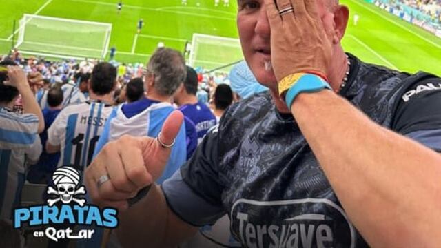 Luis Fabián Artime, presidente de Belgrano, su aliento para la Selección para el Dibu Martínez en los penales.