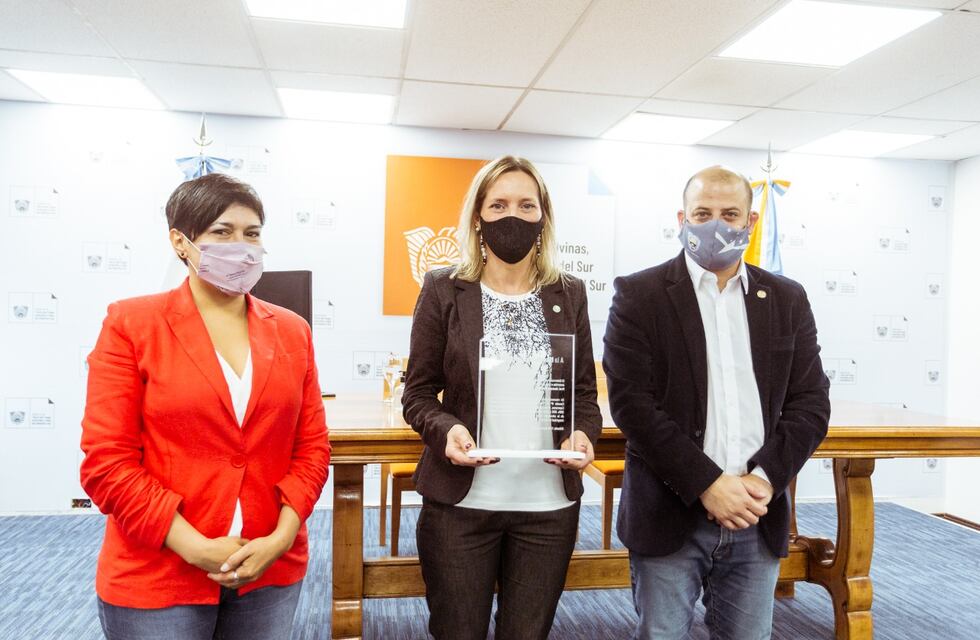 Analía Cubino, encabezó el acto en homenaje a los Maestros Antárticos en Río Grande