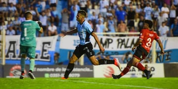 Racing lo buscó, por ejemplo con el refuerzo Pablo Chavarría, pero perdió frente a los mendocinos (César Heredia / La Voz)