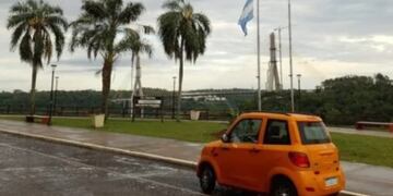 Puerto Iguazú: un vecino es el primero en comprar un automóvil eléctrico al 100%.